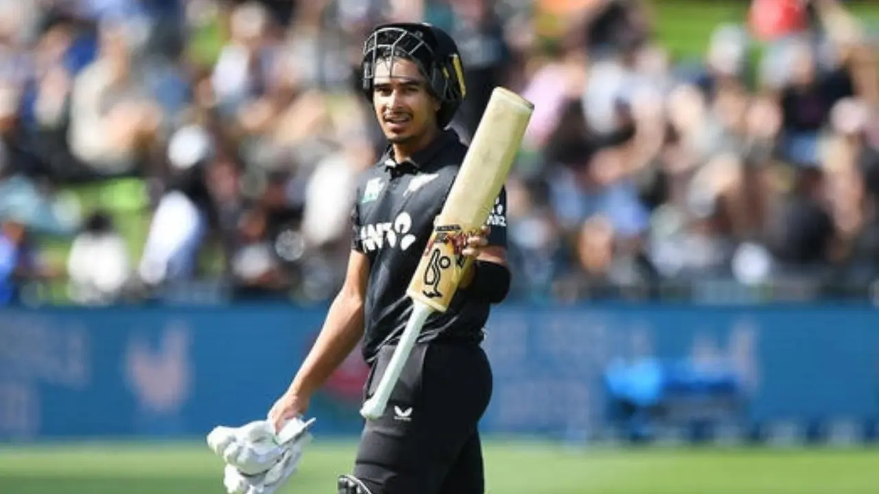 Who is Muhammad Abbas Pakistan born cricketer creates world record for new Zealand nz vs pak odi