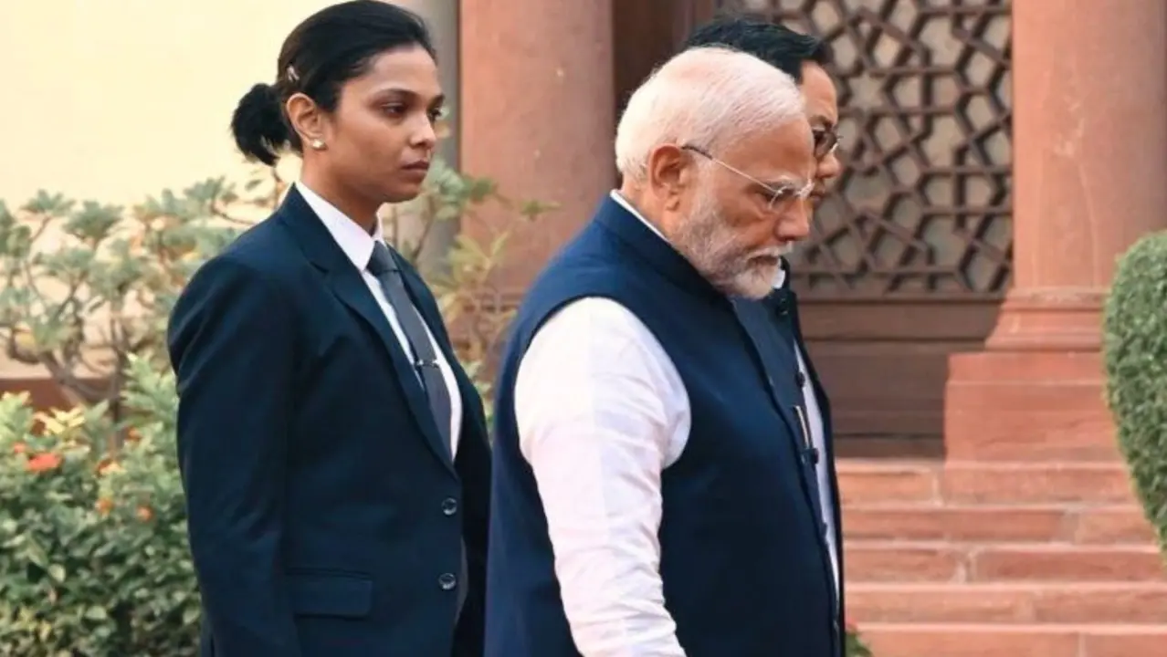 Who Is The Woman Commando Seen Next To PM Modi? Viral Photo Explained