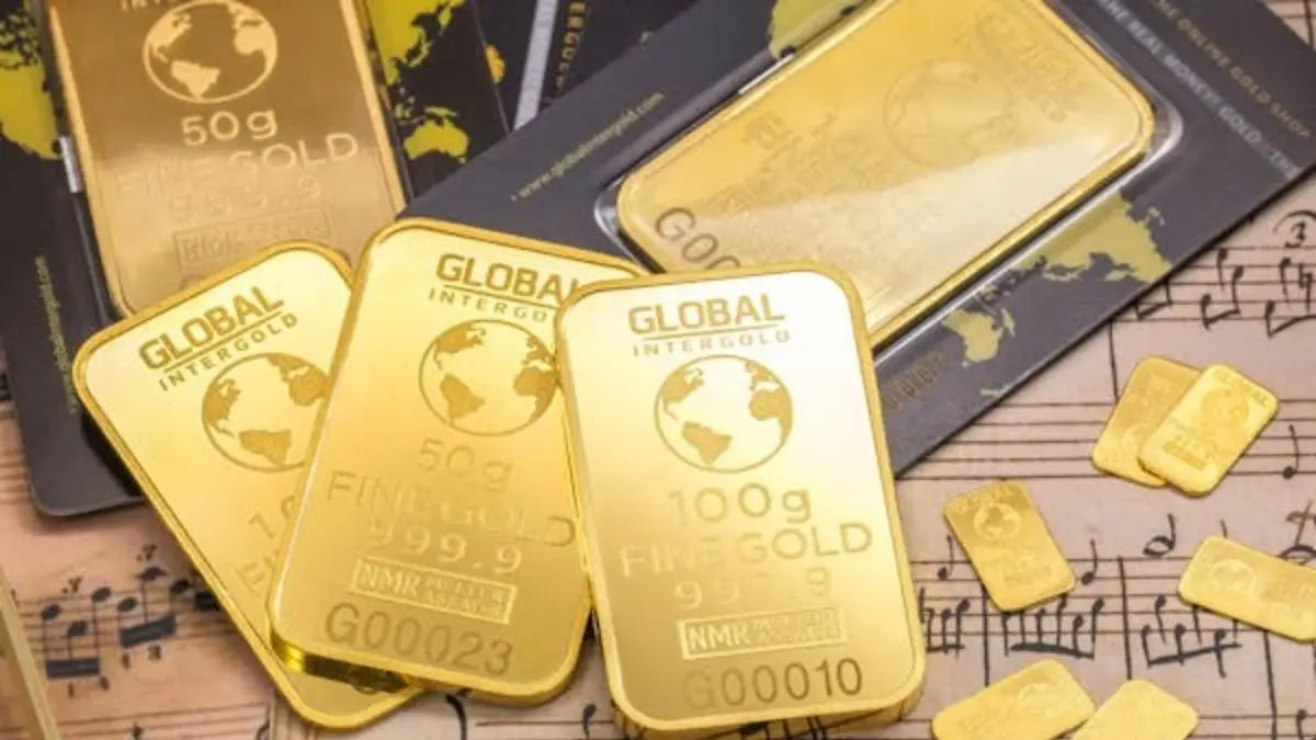 Gold Price Prediction: Yellow Metal To Remain Top Hedge in 2025-2026 Amid Political Turmoil: JP Morgan Why Are Gold Prices Falling Worldwide? What Indian Investors Need to Know