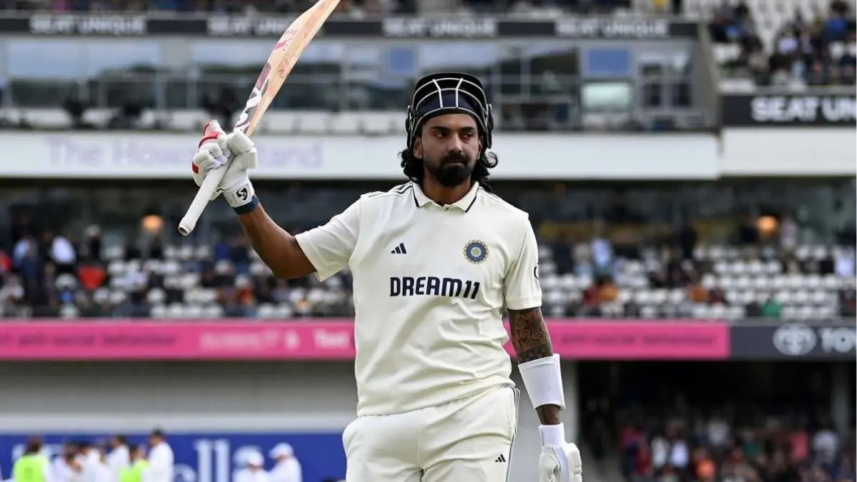 why kl Rahul runs to dressing room after reaches to hundred