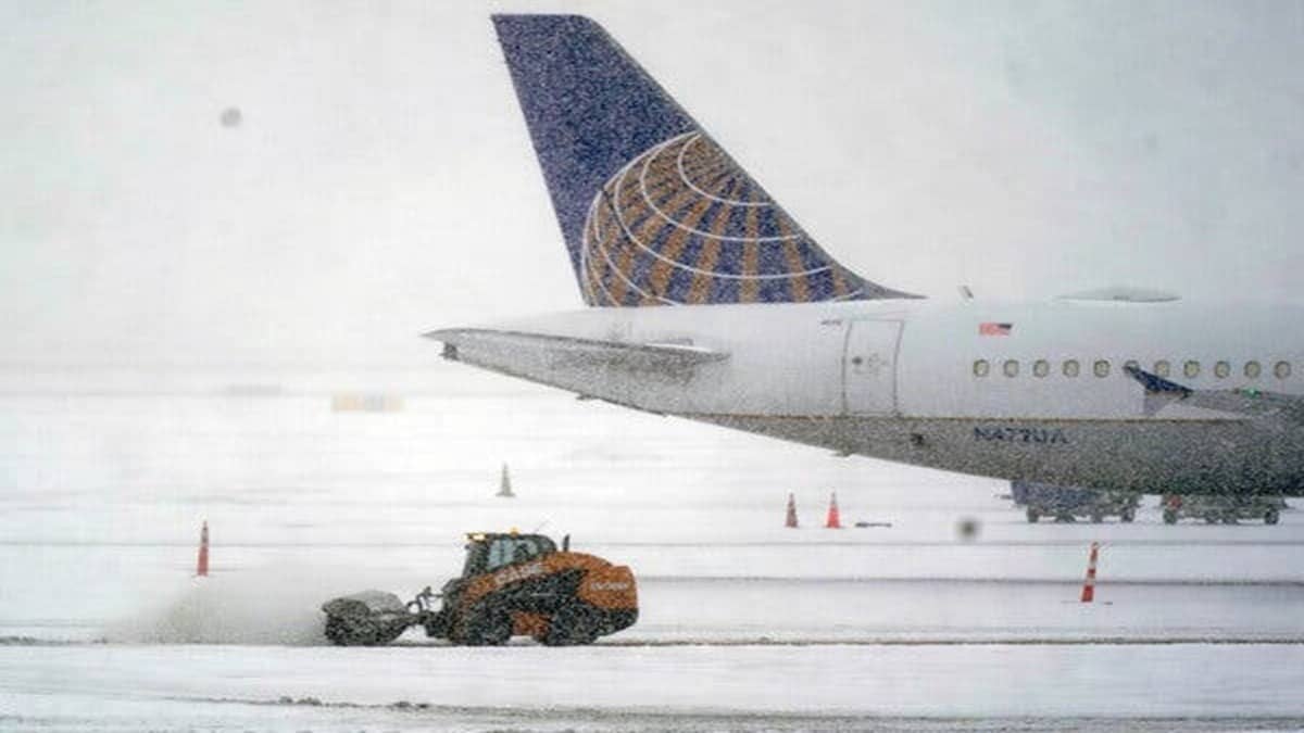Winter Storm Hits US Airlines: Over 1800 Flights Cancelled As Severe Weather Brings Snow And Ice To Northeast