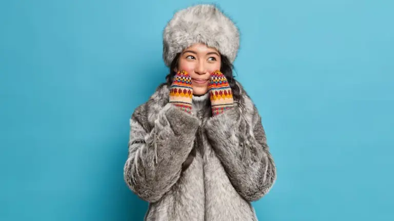 Winter Style Tips: सर्दी में भी दिखें अल्ट्रा-स्टाइलिश, ऑफिस लुक के लिए अपनाएं ये टिप्स Winter Styling Tips