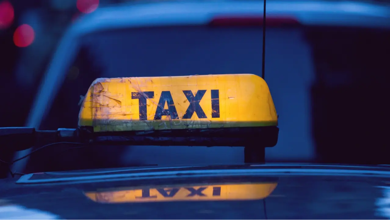 Delhi: Cab Driver Arrested for Sexually Assaulting 3-Year-Old Nursery Student in Bawana Woman abuse cab driver in a heated argument