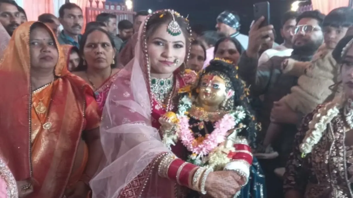 Woman Marries Lord Krishna Idol In Full‑Blown Traditional Hindu Ceremony