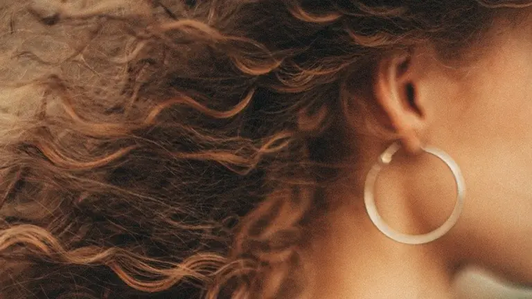 woman runs away instagram boyfriend along 4 kids