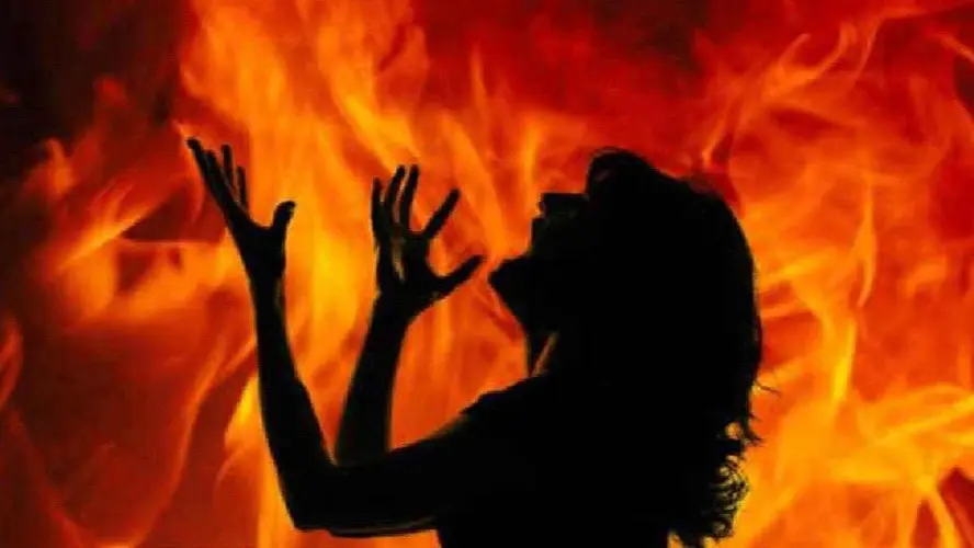 Andhra Pradesh Horror: 16-Year-Old Dies After Being Set Ablaze by Ex-Boyfriend Teen Set Ablaze by Ex-Boyfriend in Andhra