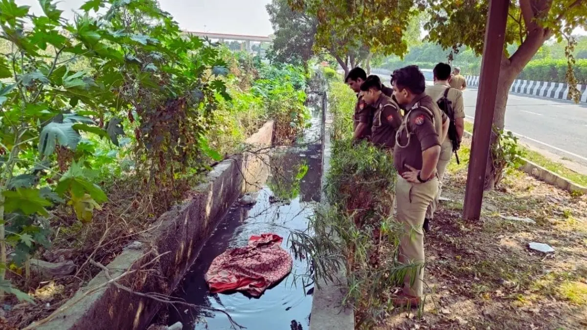 women body in Noida Drain