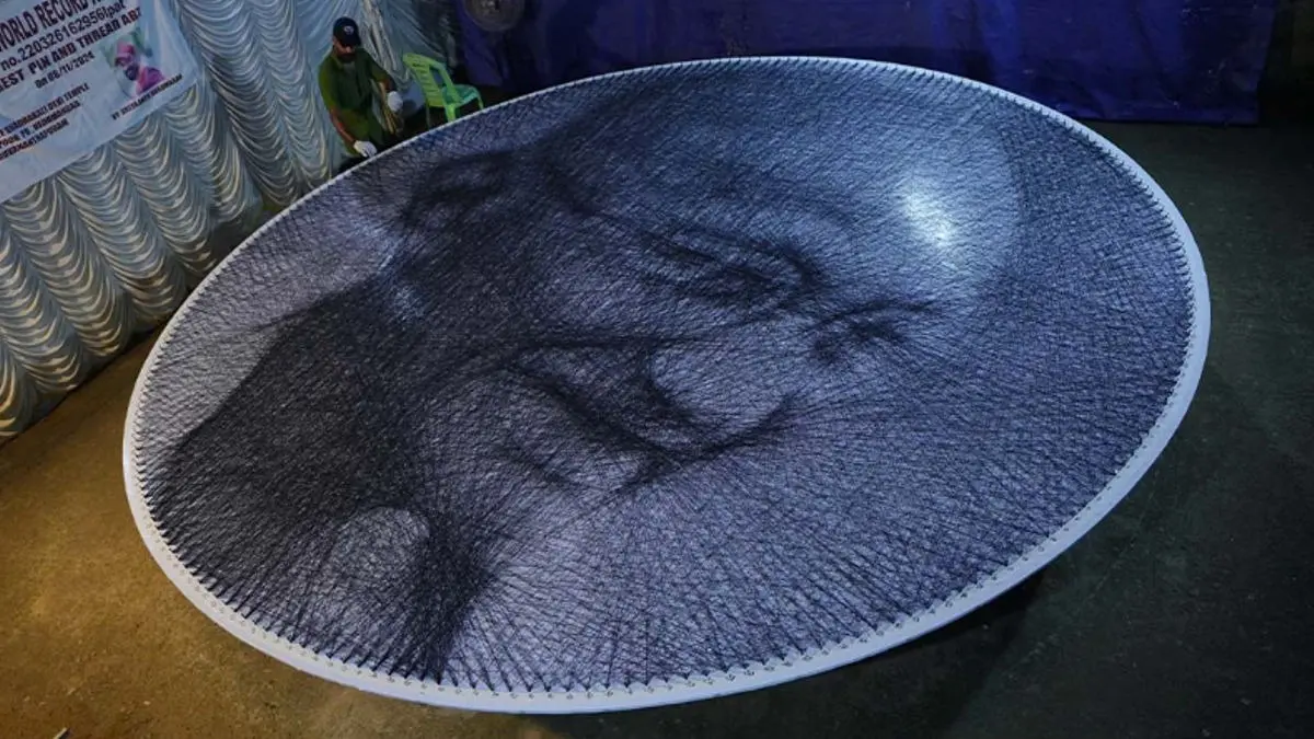 World's Largest Pin And Thread: A Beautiful Tribute to Mahatma Gandhi World's Largest Pin And Thread in the World, Beautiful Tribute Paid to Mahatma Gandhi