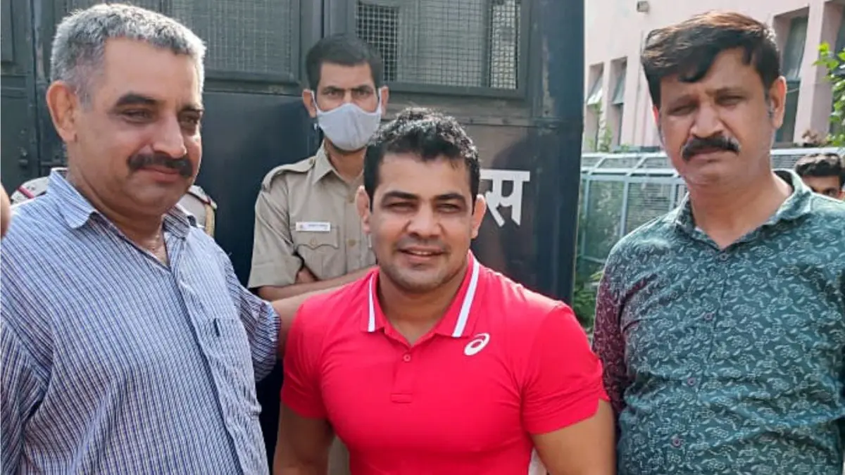 Wrestler Sushil Kumar (middle) shifted from Mandoli jail to Tihar jail in 2021