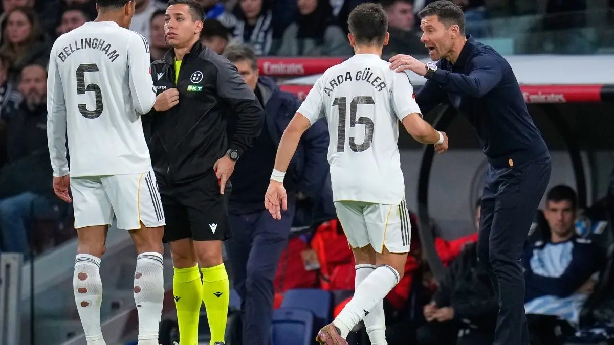 Xabi Alonso with Real Madrid players