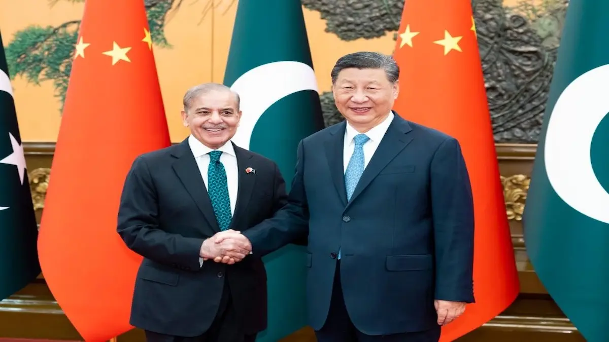 China, Accused of Helping Pakistan With Relief Supplies Amid Tensions With India, Threatens Action Xi Jinping, Shehbaz Sharif