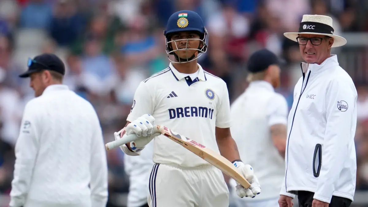 WATCH | Yashasvi Jaiswal’s Bat Snaps Clean Off After Facing Chris Woakes’ Thunderous Delivery During Old Trafford Test Yashasvi Jaiswal