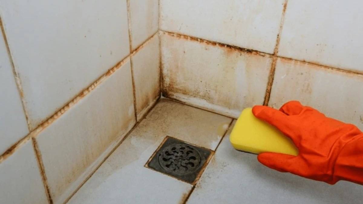 how to clean dirty yellow bathroom floor
