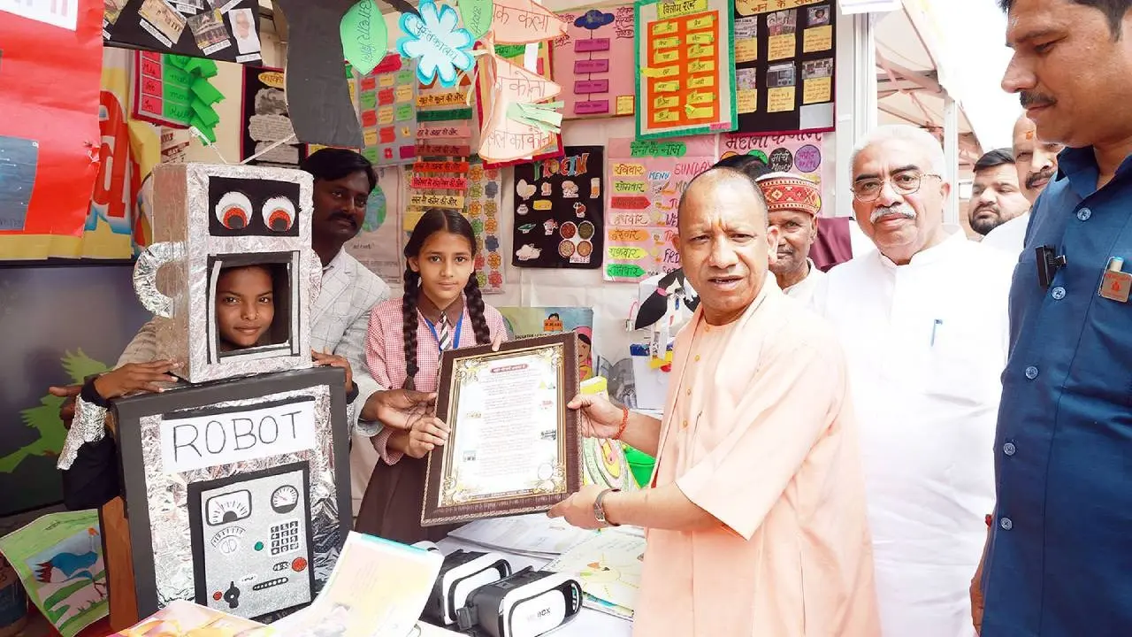 Yogi Adityanath distributed loans worth Rs 55 crore to young entrepreneurs in Gonda