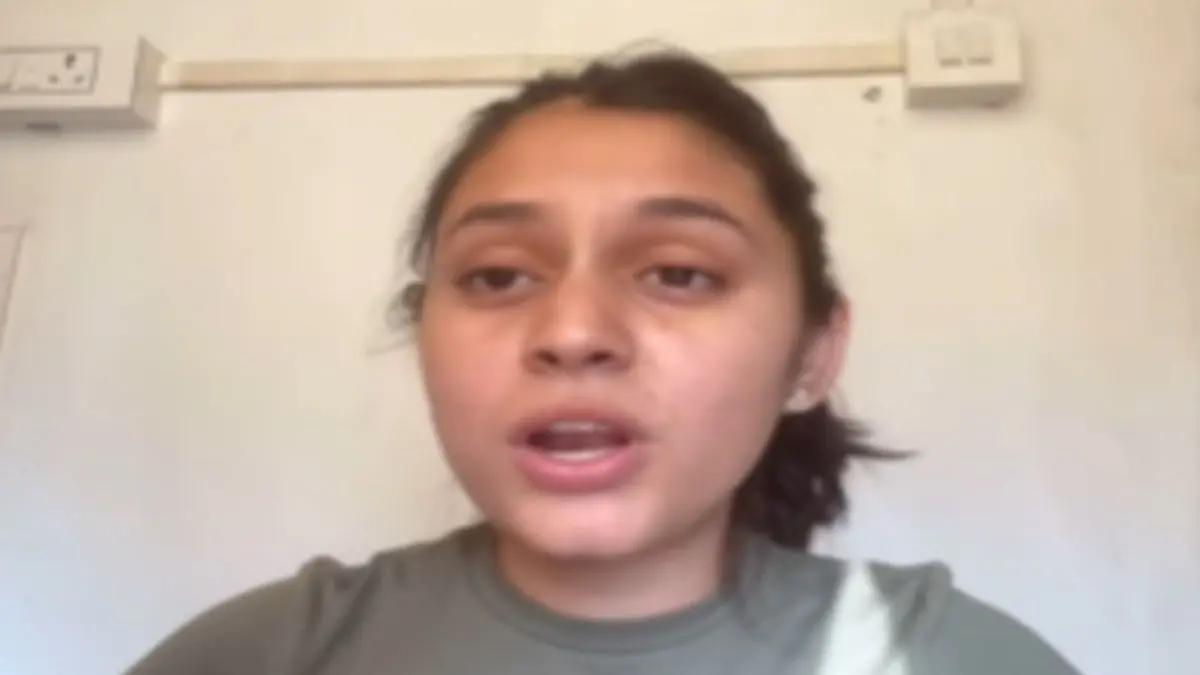 YouTuber Kanika Devrani Shares She Was Drugged And Robbed On Train; Netizens Slam Indian Railways' Safety Protocols YouTuber robbed on train.