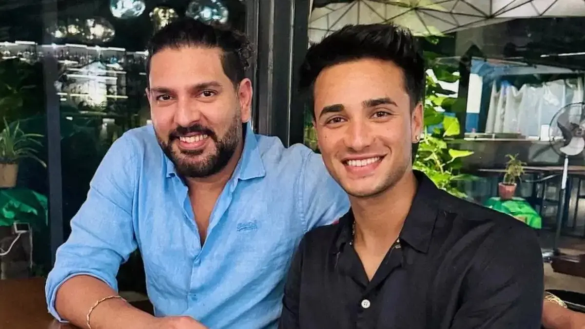 Yuvraj Singh Lovingly Roasts 'Mr. Frank' Abhishek Sharma Ahead of India-Sri Lanka Asia Cup 2025 Clash Yuvraj Singh, Abhishek Sharma