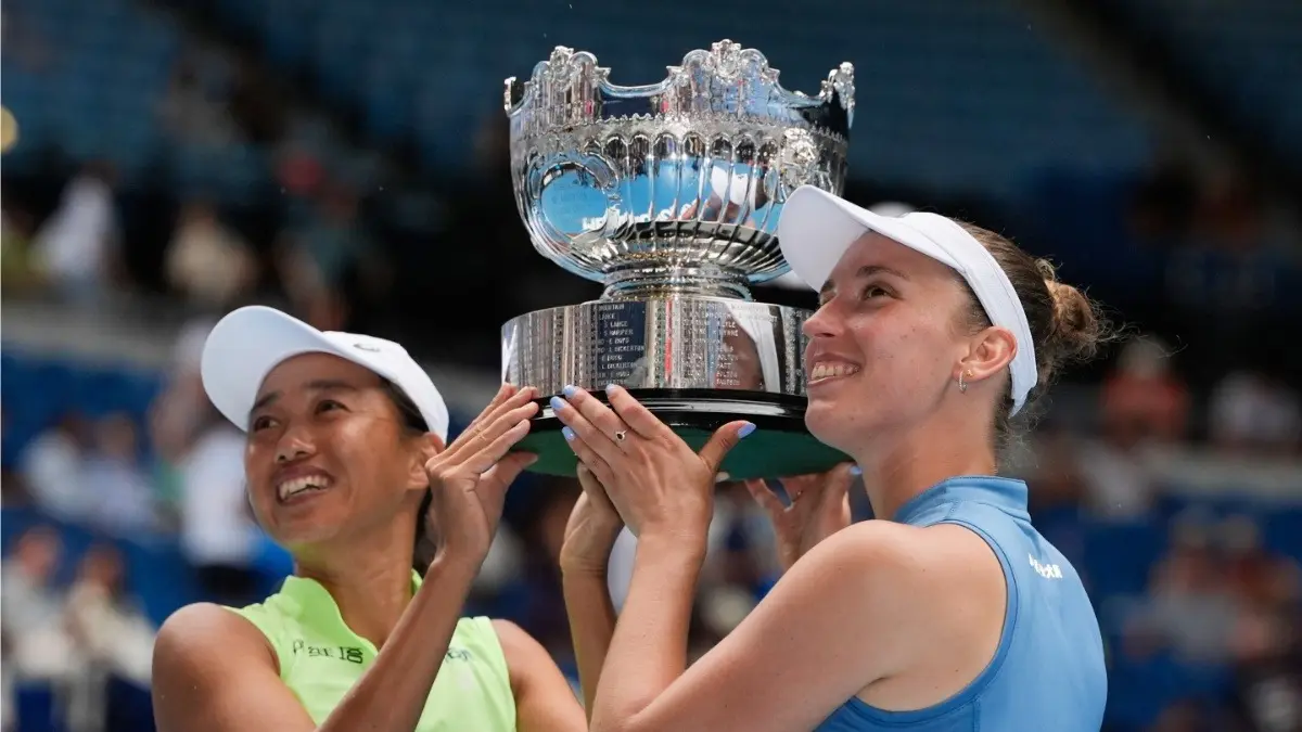 Elise Mertens-Zhang Shuai Crowned Australian Open Women's Doubles Champions Zhang Shuai and Elise Mertens pose with the Australian Open women's doubles title