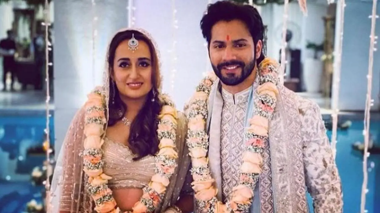 वरुण धवन की पत्नी नताशा दलाल को पैपाराजी ने बुलाया ‘भाभी’, देखिए कैसा आया उनका रिएक्शन