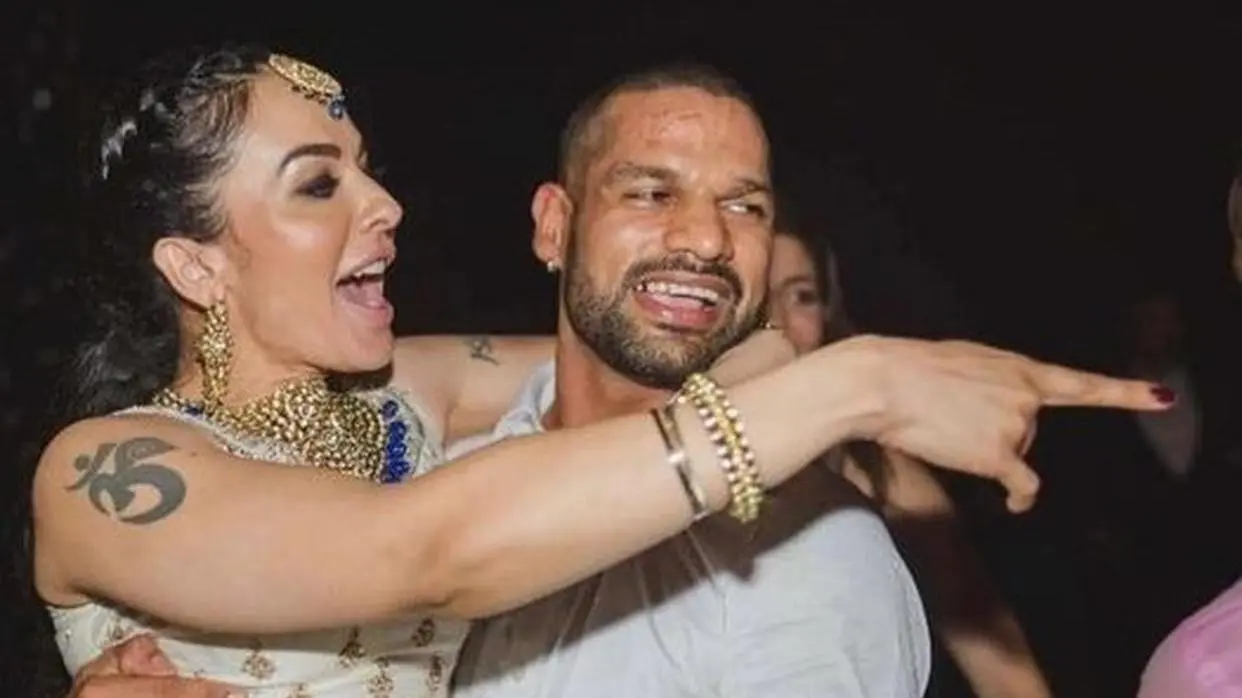 आयशा मुखर्जी मेलबर्न की पूर्व किकबॉक्सर हैं।