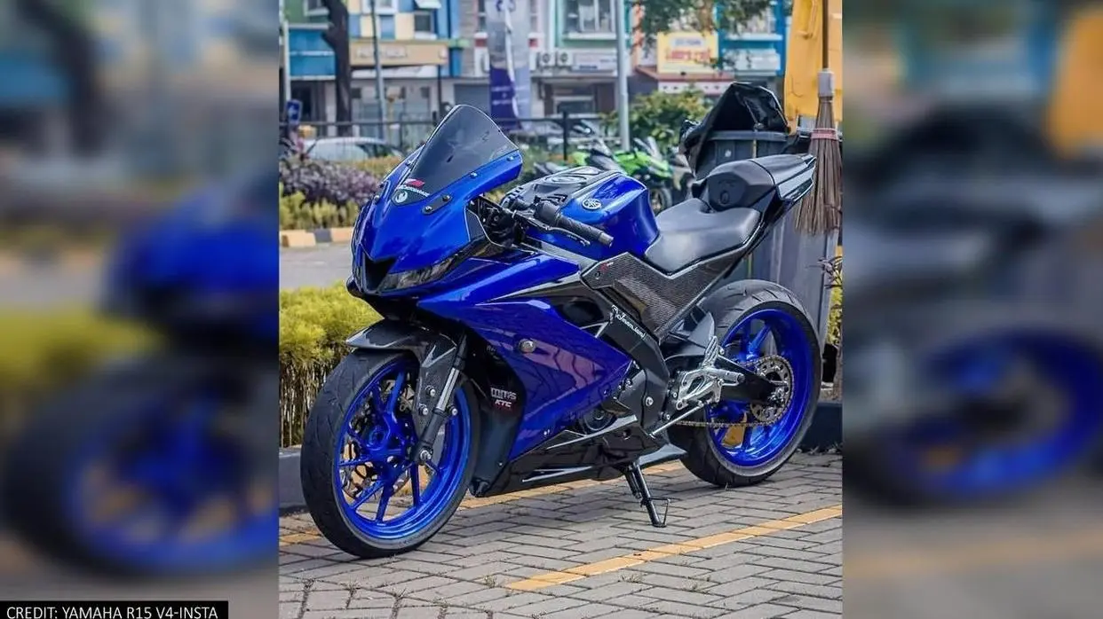Yamaha R15 V4 भारत में हुई लॉन्च, जानिए कीमत और फीचर्स Yamaha R15 V4-INSTA