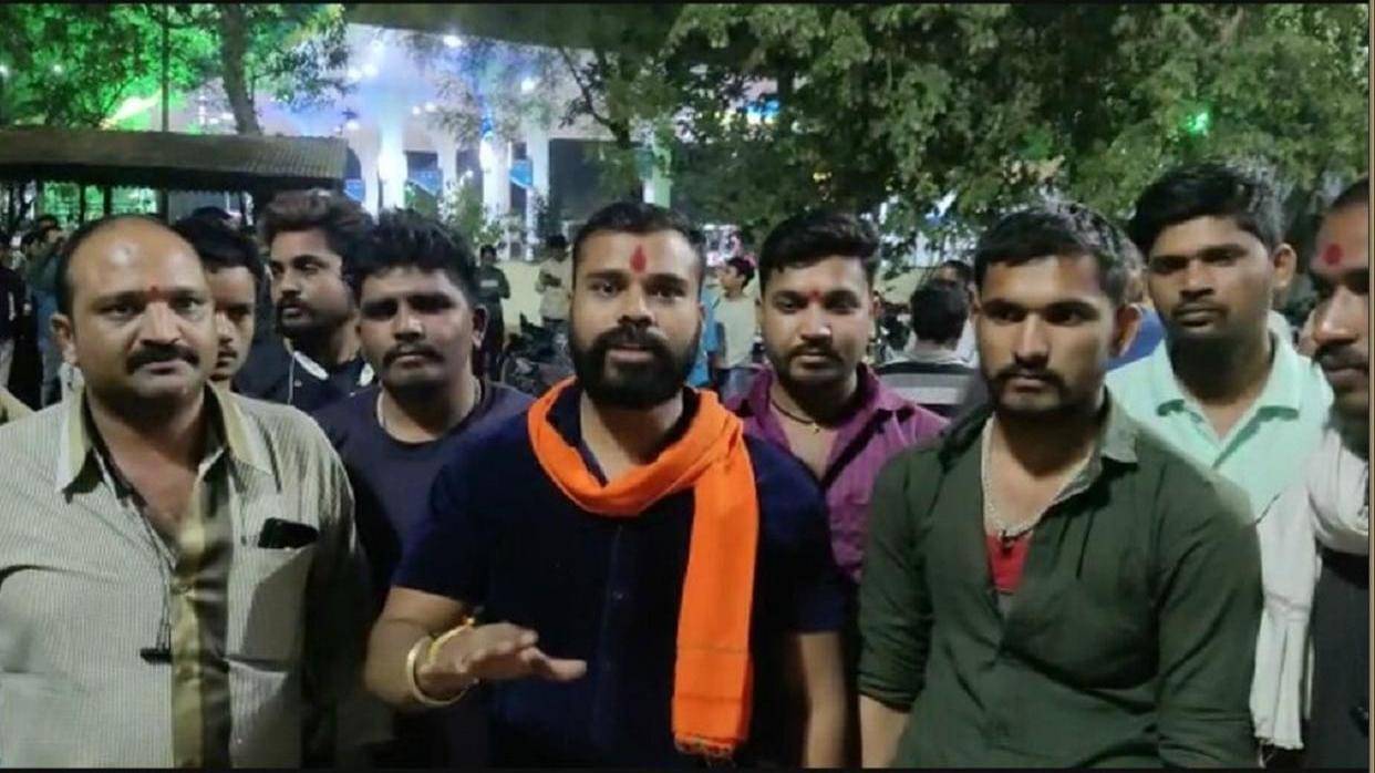 Indore VHP Worker (Photo- Republic Bharat)