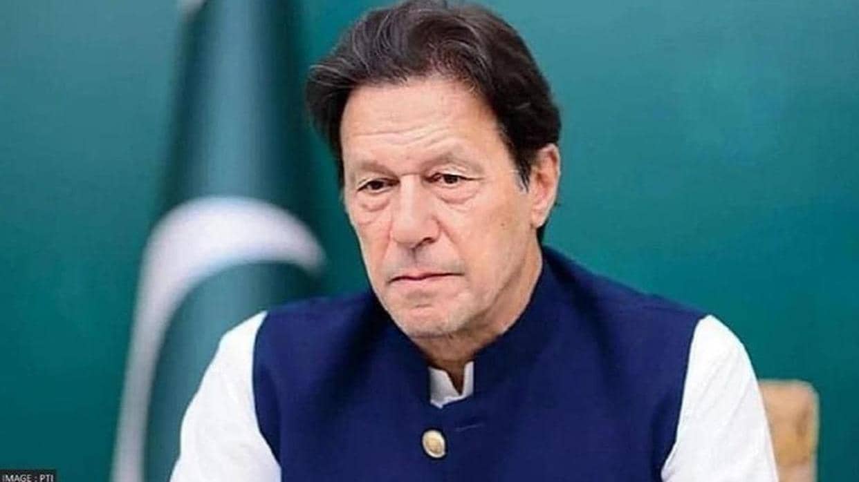 Imran Khan और उनकी पत्नी के पाकिस्तान छोड़ने पर रोक लगाई गई: पाक मीडिया ...