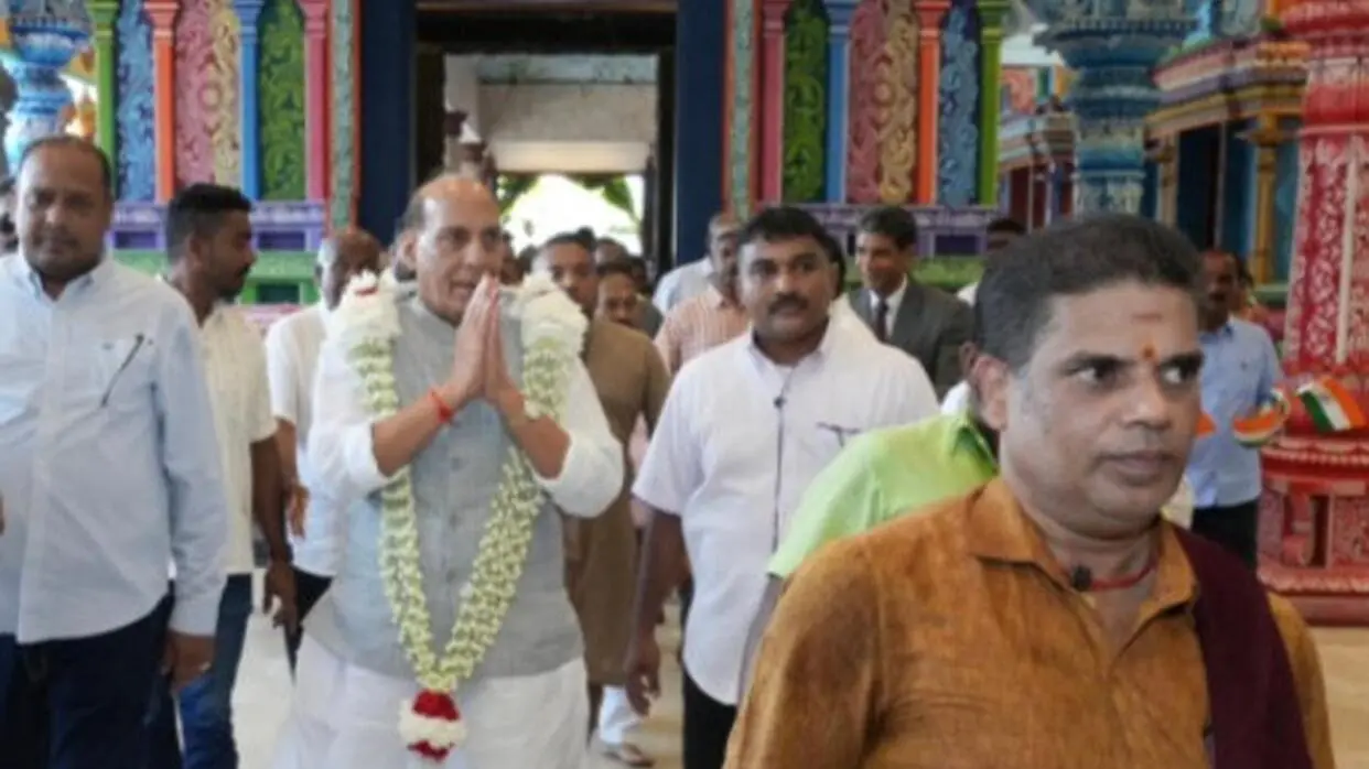 Rajnath Singh visits Ramakrishna, PC : Twitter/@rajnathsingh