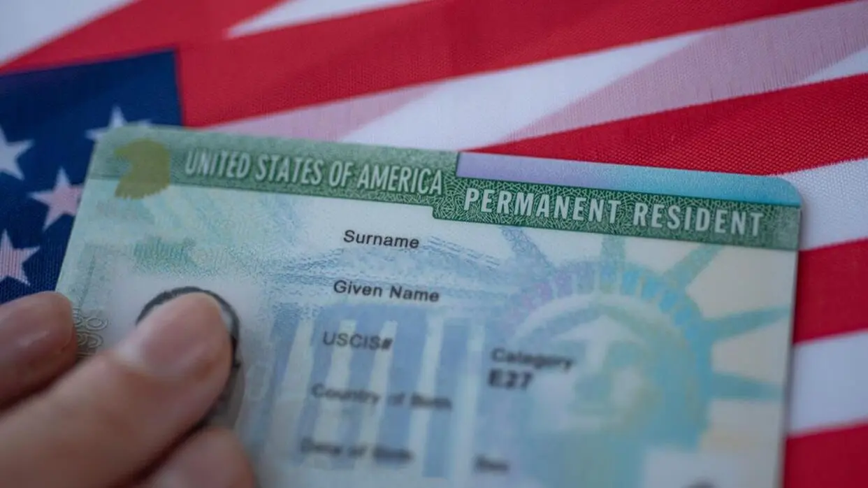 GREEN CARD : अमेरिकी सांसदों नेभारतीय ग्रीन कार्ड को लेकर आवाज उठाई, जानें क्या होता है ग्रीन कार्ड? Green Card, PC : Shutterstock