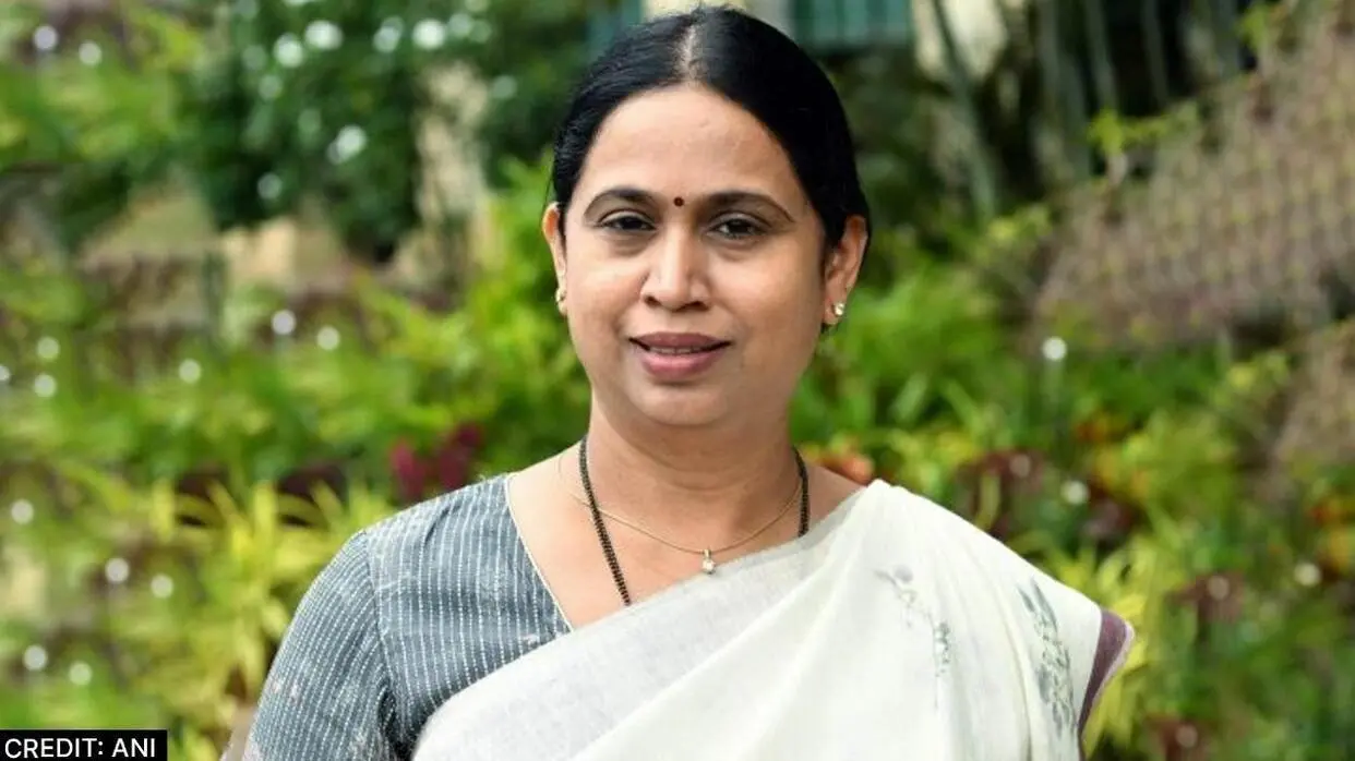 Minister Lakshmi Hebbalak, PC :