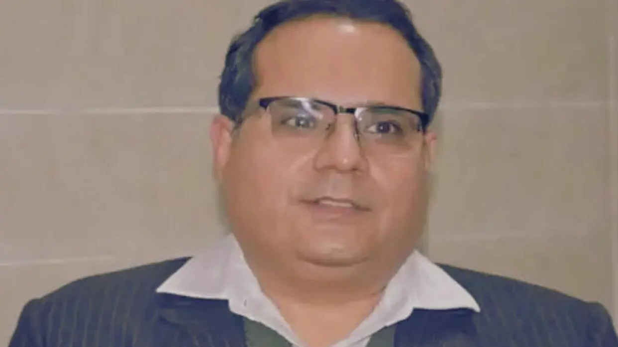 नवदीप अभी अलीगढ़ कमिश्नर के पद पर कार्यरत हैं