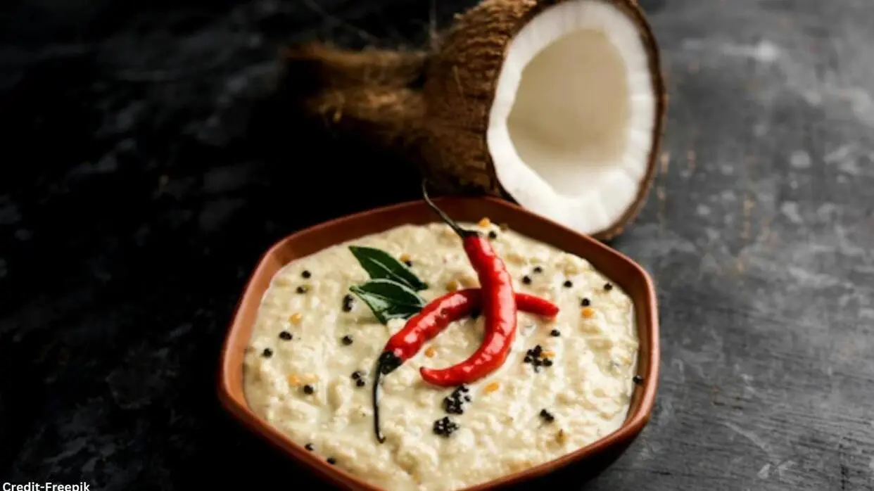 Nariyal Chutney: स्वाद ही नहीं बल्कि सेहत के लिए भी बड़े काम की होती है नारियल की चटनी, जानें इसके फायदे Nariyal Chutney Ke Fayde