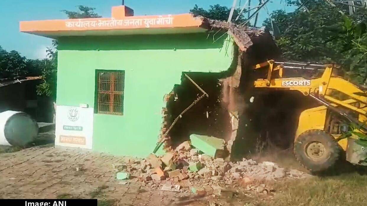 इसी कार्यालय में चंदन नरायन सिंह मीटिंग करता था