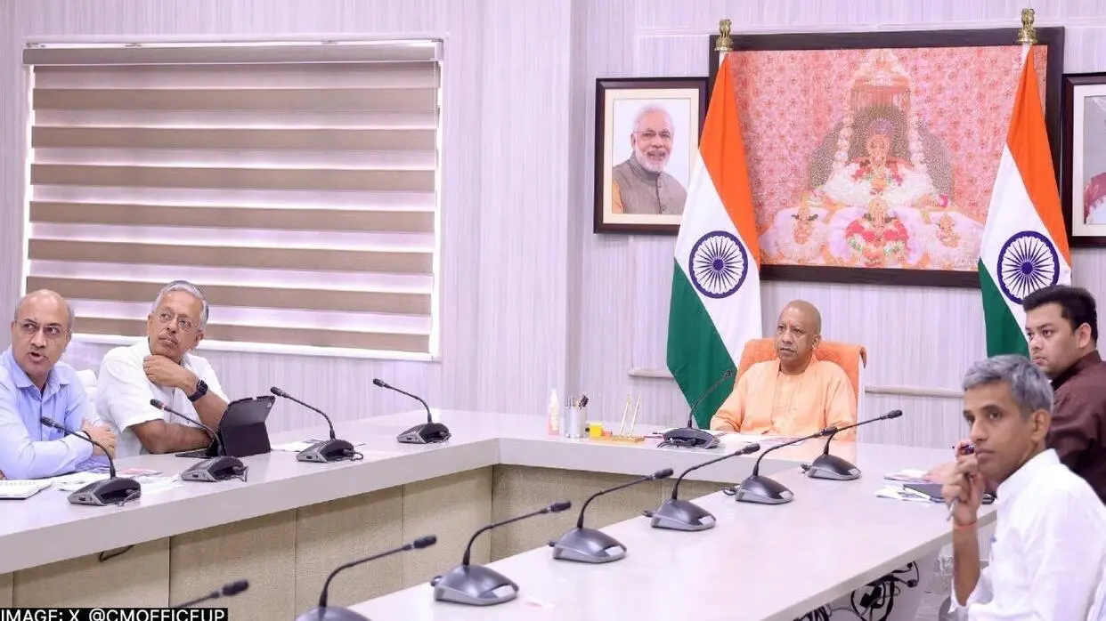 cm yogi meeting (pc @CMOfficeUP)
