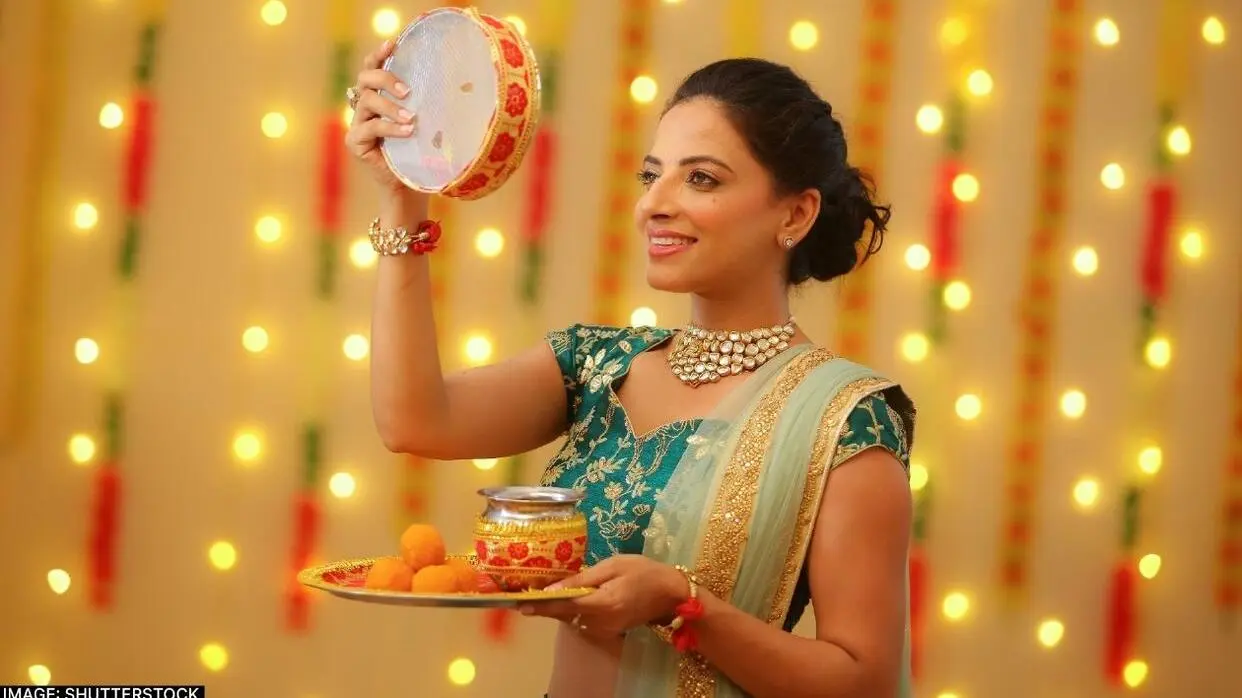 इस तारीख को मनाया जाएगा करवा चौथ (फोटो : Shutterstock)