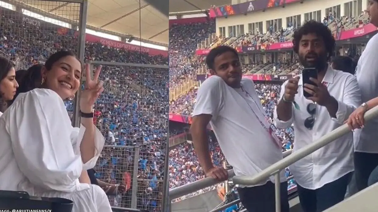 Arijit Singh clicks Anushka Sharma pics
image- @arijitianfans/X