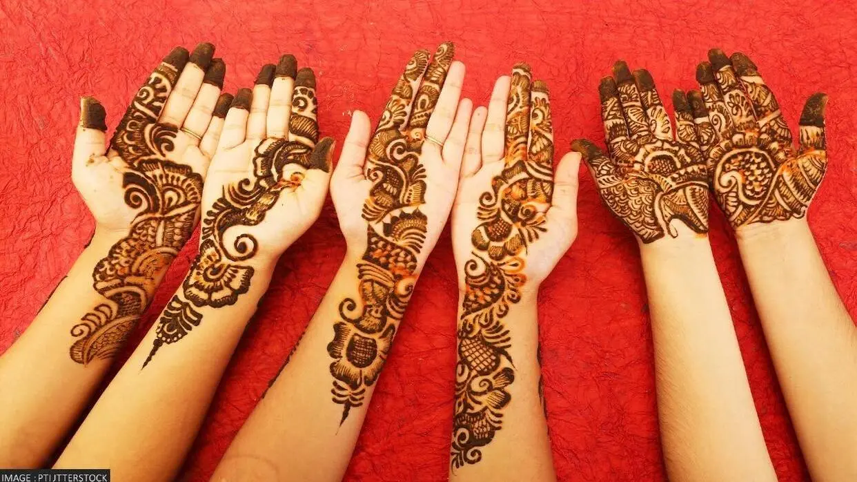 मेहंदी के डिजाइन (फोटो : Shutterstock)