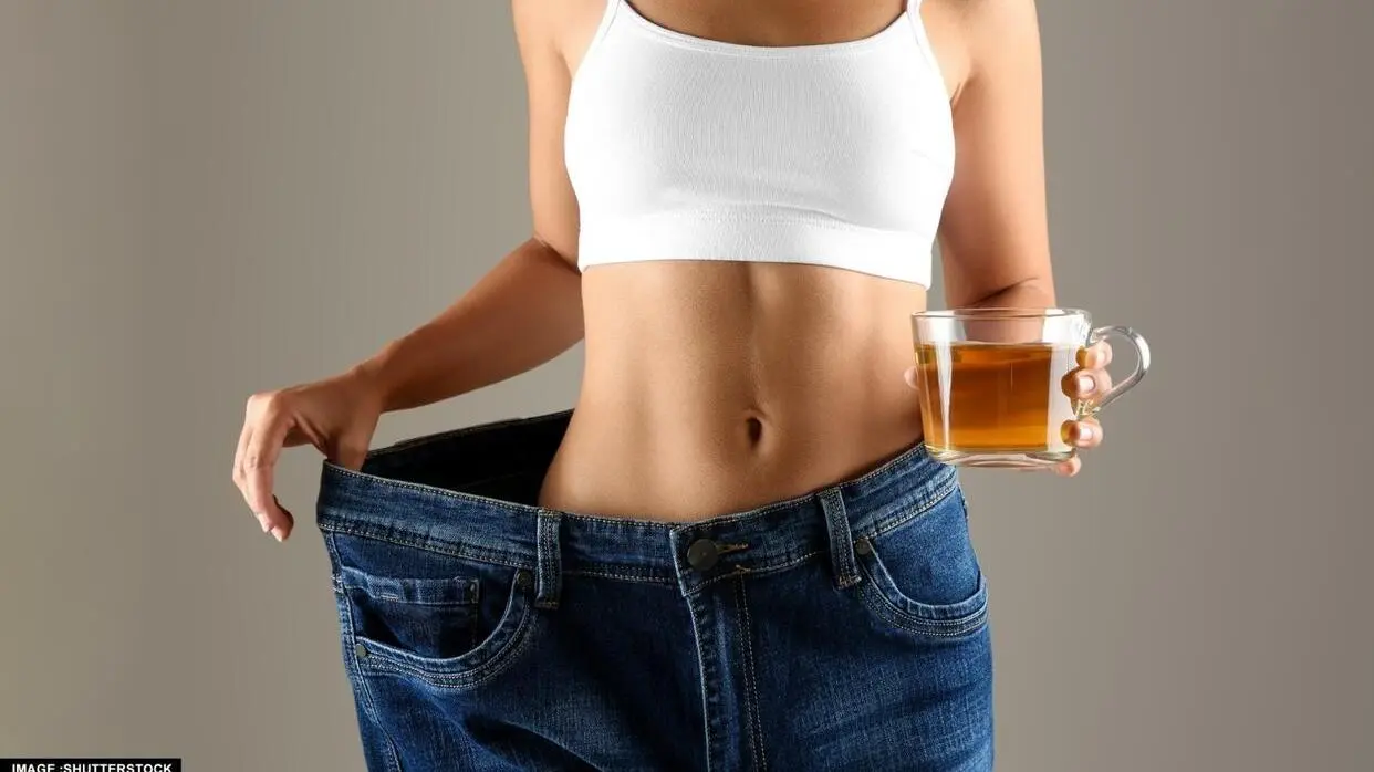 पेट की चर्बी कम करने के लिए टी (फोटो : Shutterstock)