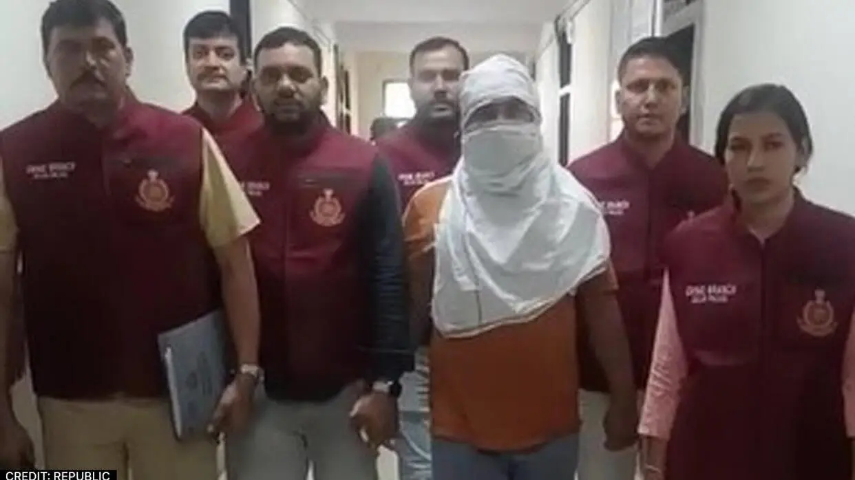 गैंगस्टर हाशिम बाबा का शार्प शूटर गिरफ्तार
(Image: Republic)