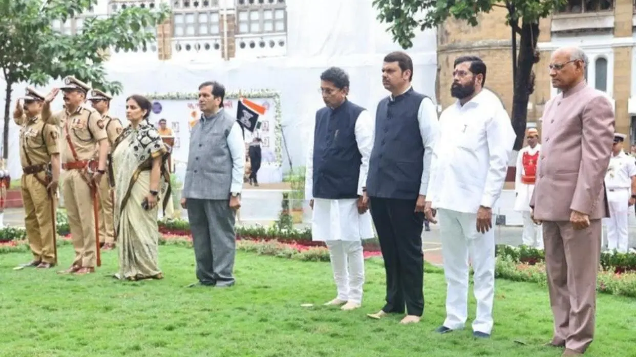 paid tribute, PC: x@mieknathshinde