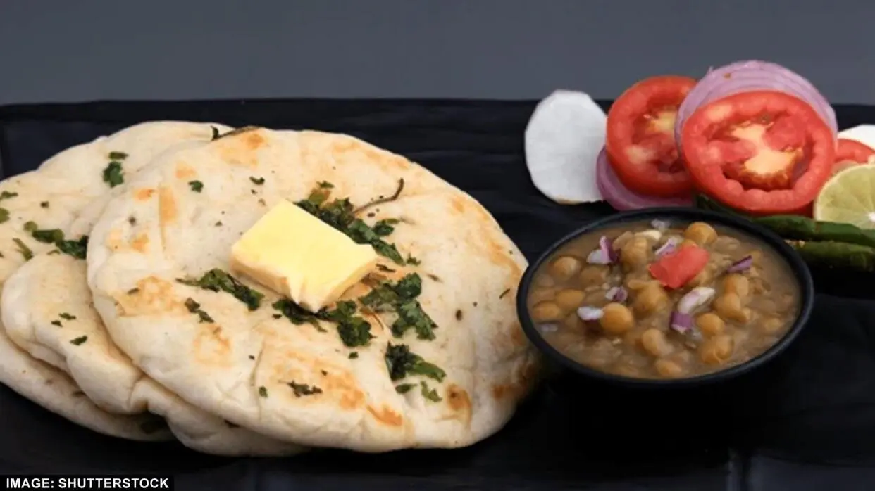 छोले-कुलचे बनाने की रेसिपी (फोटो : Shutterstock)