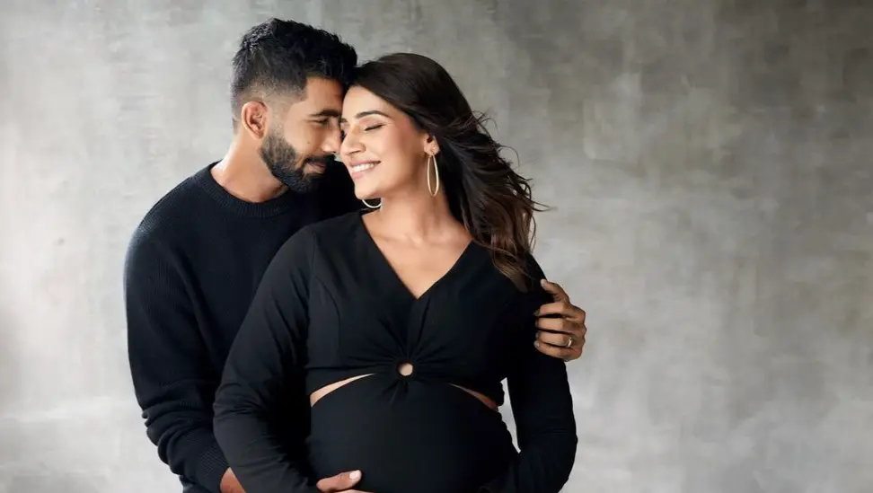 Bumrah and his wife sanjana Ganeshan