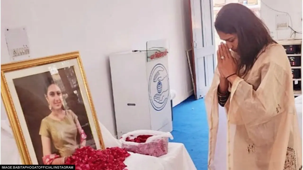 Babita Phogat Reached Suhani Bhatnagar Prayer Meet