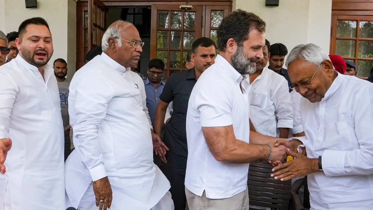 Nitish Kumar left INDIA Alliance