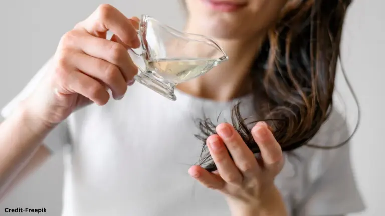 किन लोगों को बालों में तेल नहीं लगाना चाहिए? हो जाएं सावधान वरना टूटने लगेंगे बाल Hair Oiling