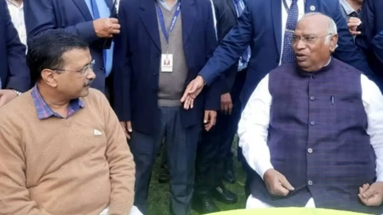 Arvind Kejriwal and Mallikarjun Kharge