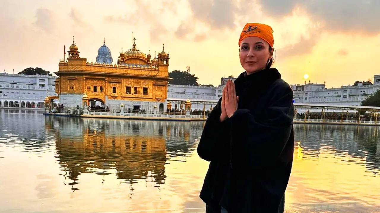 Shehnaaz Gill visits Golden Temple