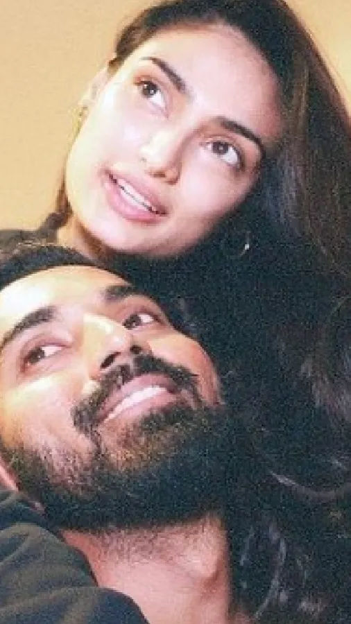 Athiya Shetty drops romantic photo with KL Rahul, manifests 'happiness,  love' on New Year's Day | Republic World