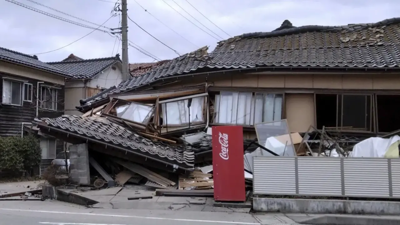 5 मी. तक लहरें, कई इलाकों में अंधेरा, लगातार अलार्म... जोरदार भूकंप के बाद Japan में कैसे हैं हालात? Japan Earthquake on 1st January 2024 Tsunami Alert