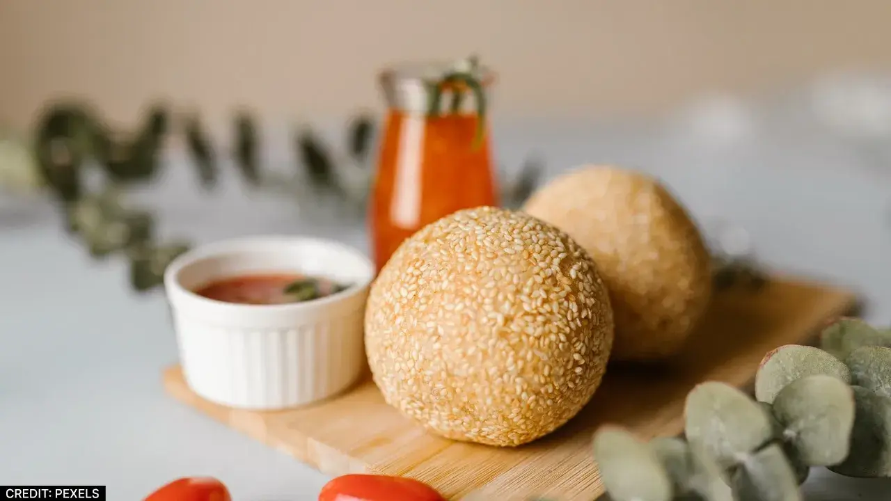 sesame jaggery laddus