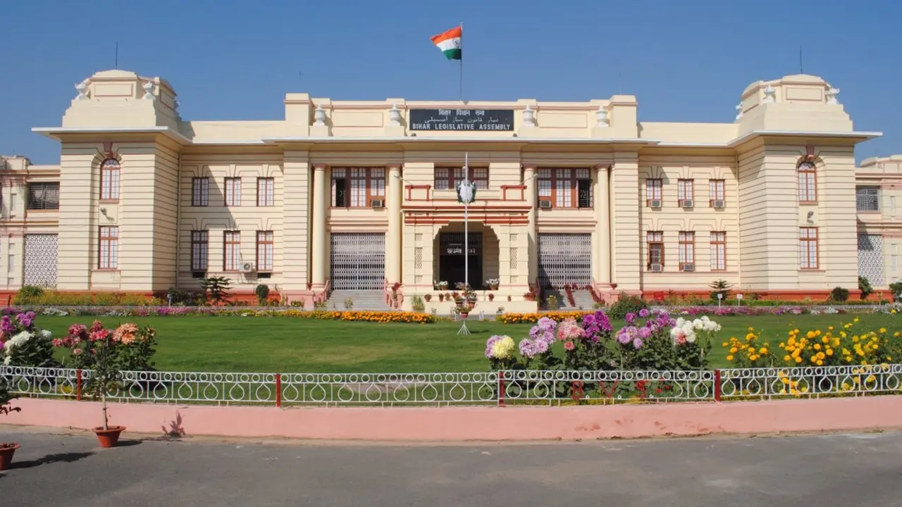 Bihar: 14 IAS Officers Transferred, 11 Await Postings Bihar Assembly